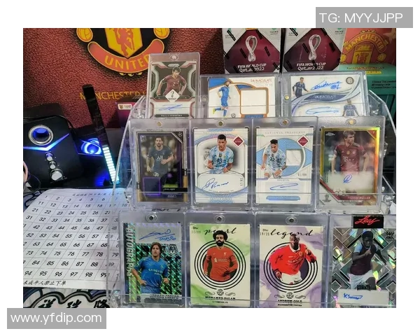 外国小哥开箱抽取球星卡足球包惊喜不断，豪华球员阵容大曝光