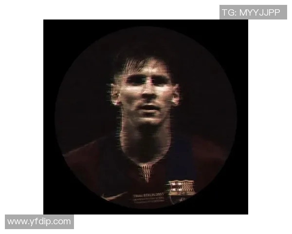 三位足球巨星的头像汇聚，展现绿茵场上的巅峰风采与不朽传奇